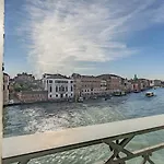 Ca\' Degli Specchi Grand Canal